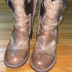 Freebird baker taupe size 9